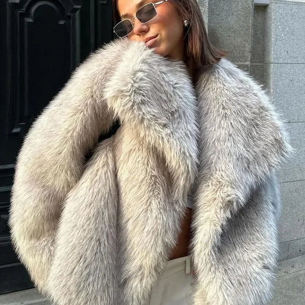 Layla Cozy Coat – Warm and Stylish Fur-Trimmed Outerwear