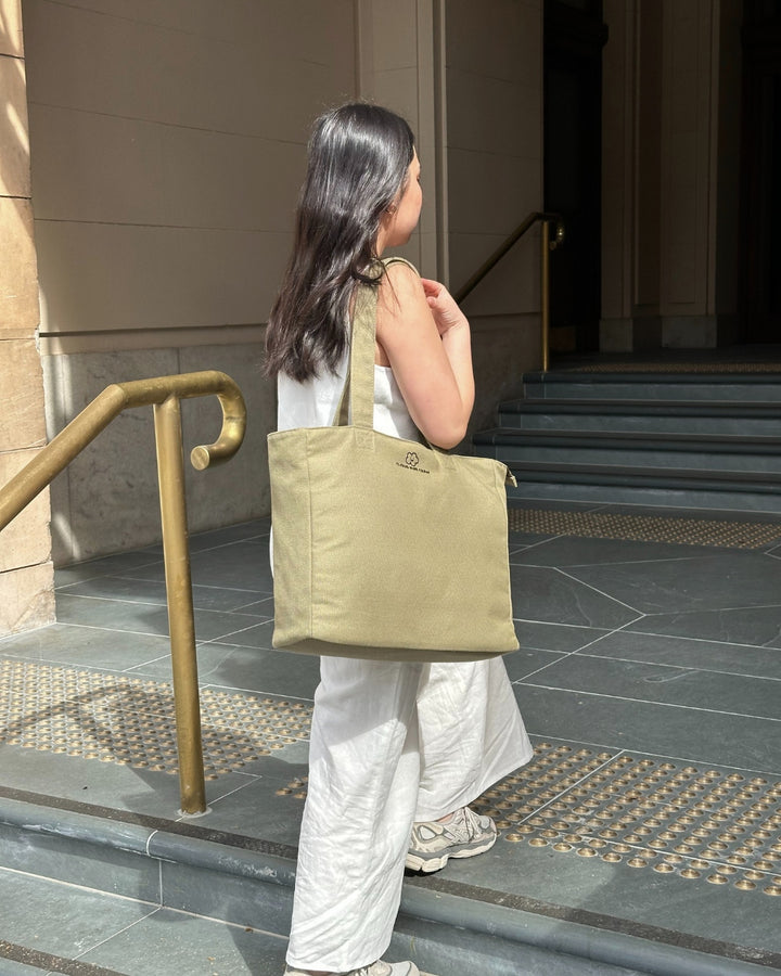 Classic Laptop Tote Bag – Stylish and Spacious Work & Travel Handbag
