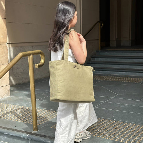 Classic Laptop Tote Bag – Stylish and Spacious Work & Travel Handbag