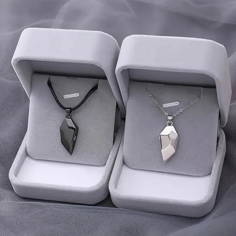 Heartbeat Necklace – Magnetic Heart Pendant