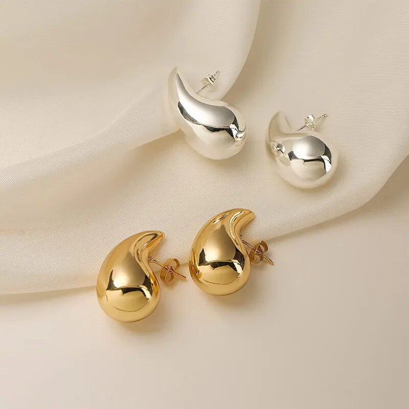 Luna Drop Earrings – Sleek and Modern Minimalist Studs