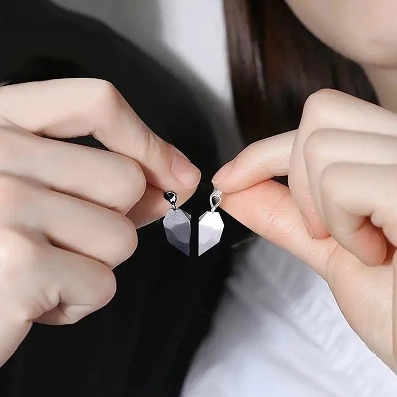 Heartbeat Necklace – Magnetic Heart Pendant