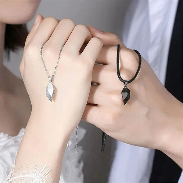 Heartbeat Necklace – Magnetic Heart Pendant