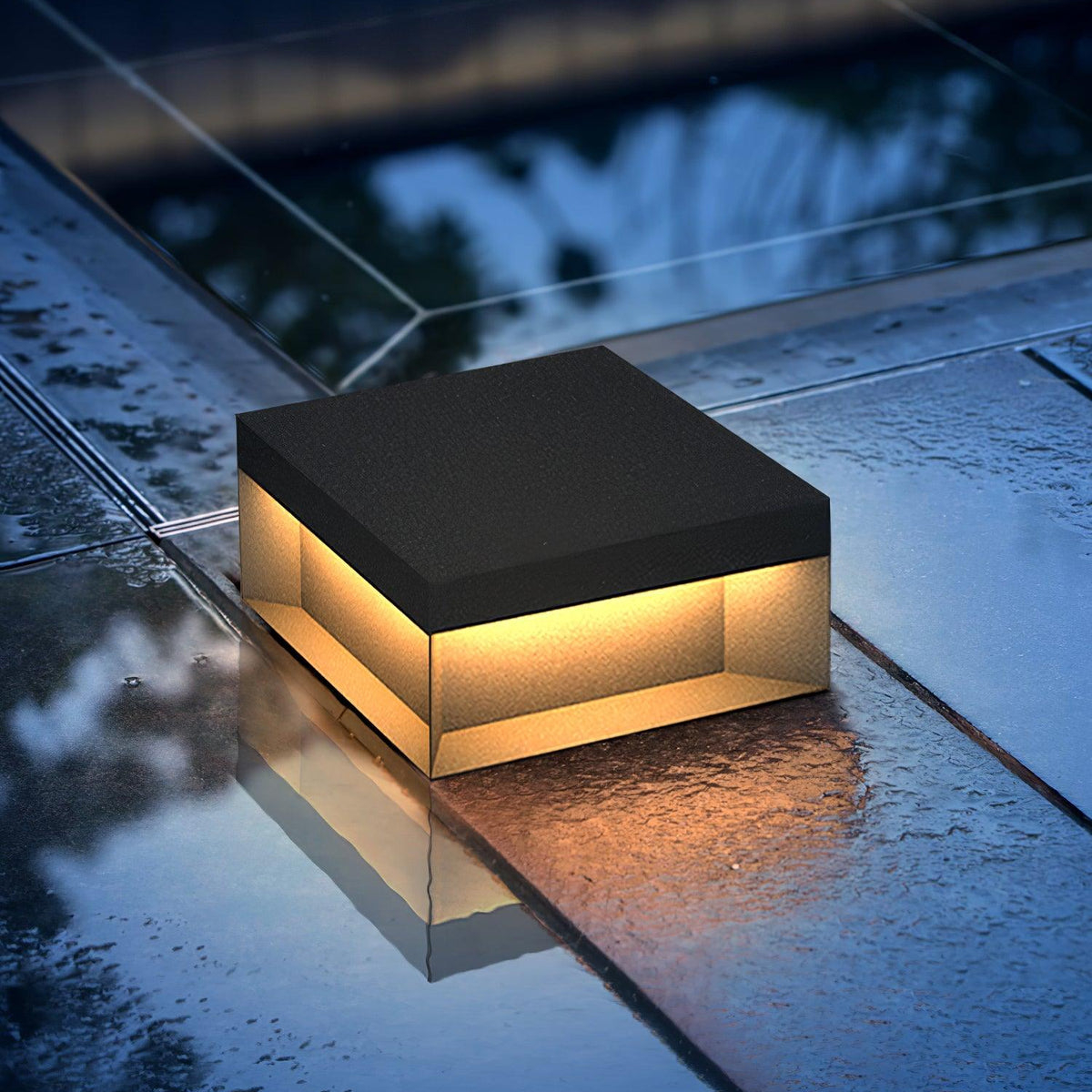 Outdoor post light with solar energy