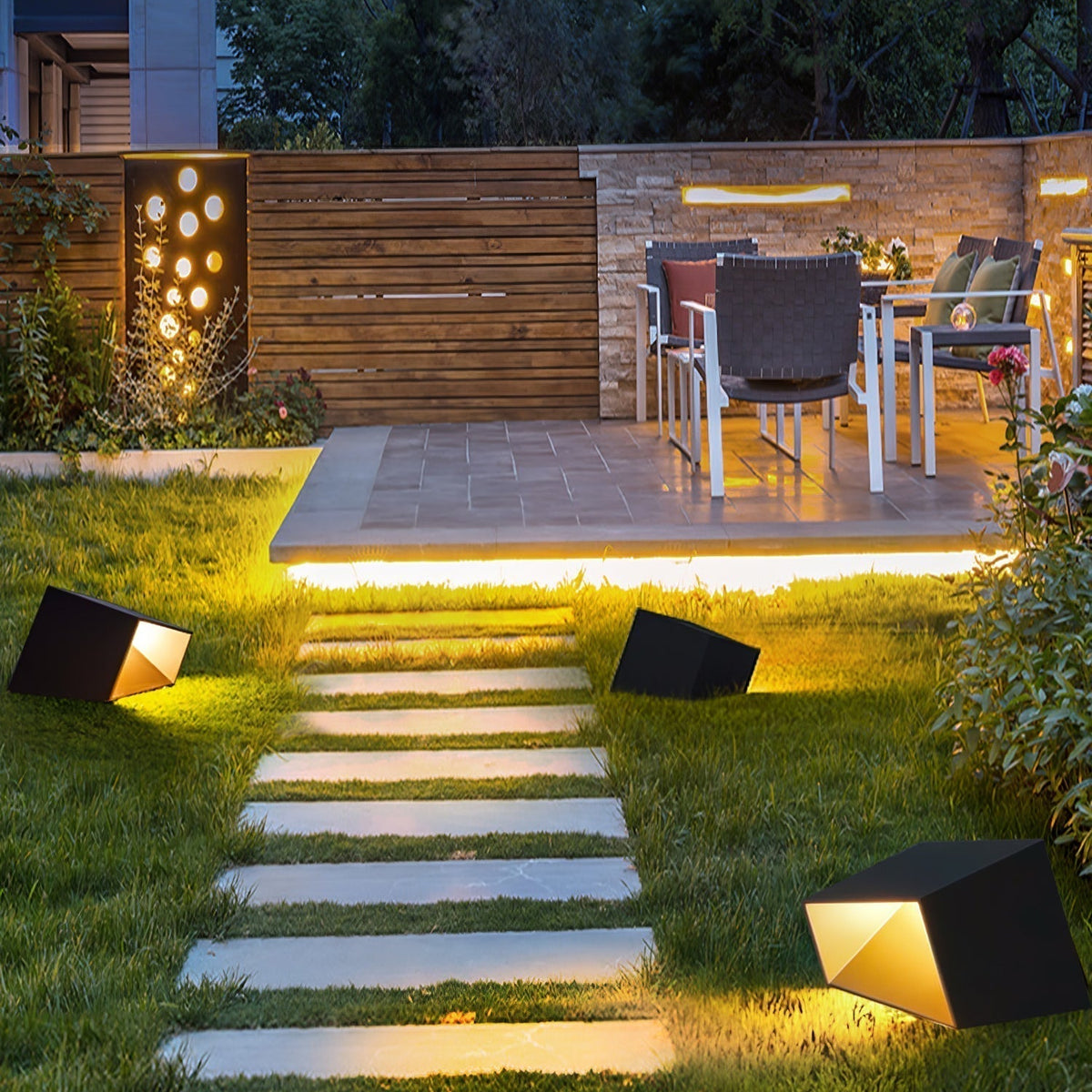Cube Garden Solar Outdoor Light