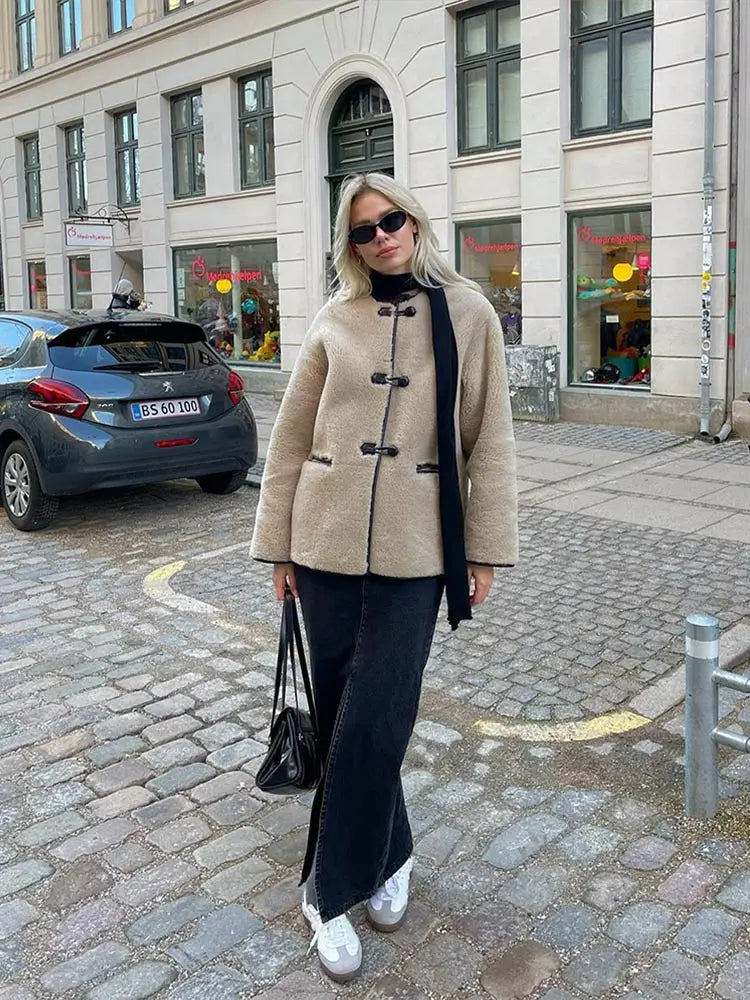 Grace Wool Jacket – Elegant and Warm Outerwear for Any Occasion