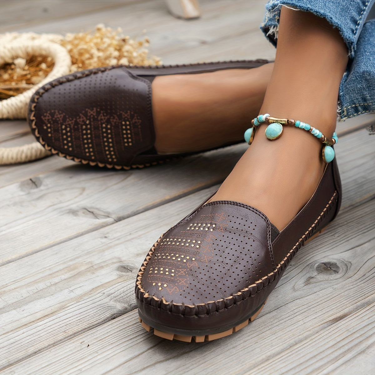 Vintellea™ – Elegant Women's Loafer with Retro Perforation