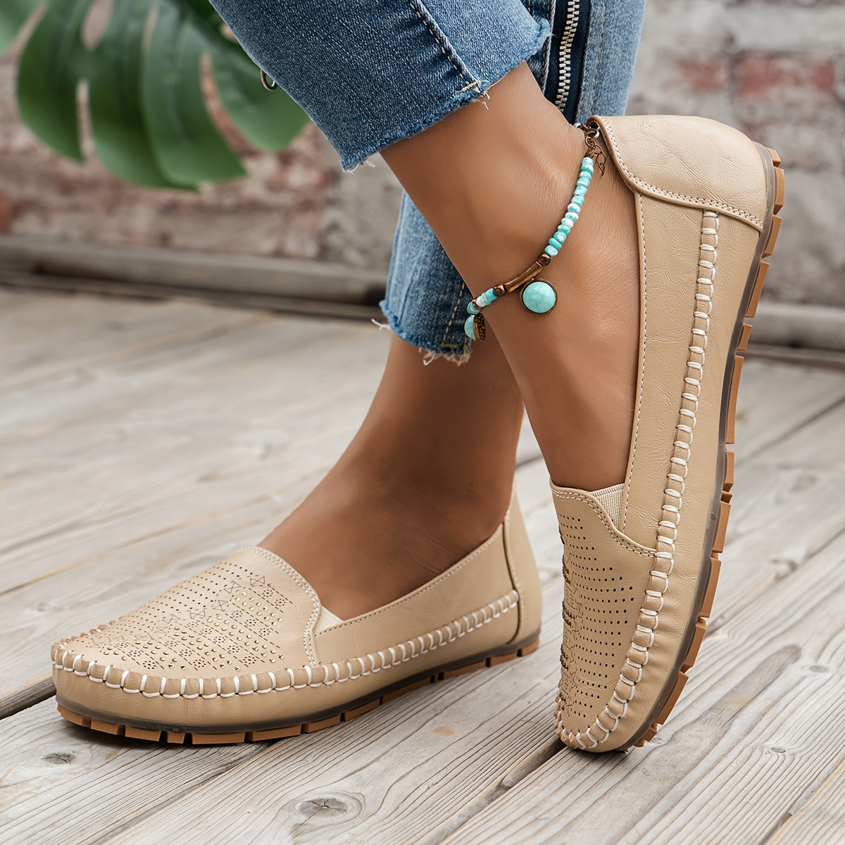 Vintellea™ – Elegant Women's Loafer with Retro Perforation